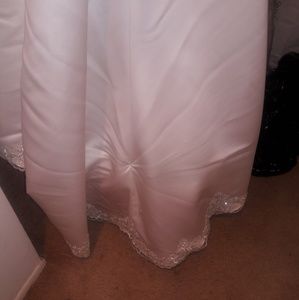 Alfred Sung wedding gown. Brand New- never worn!